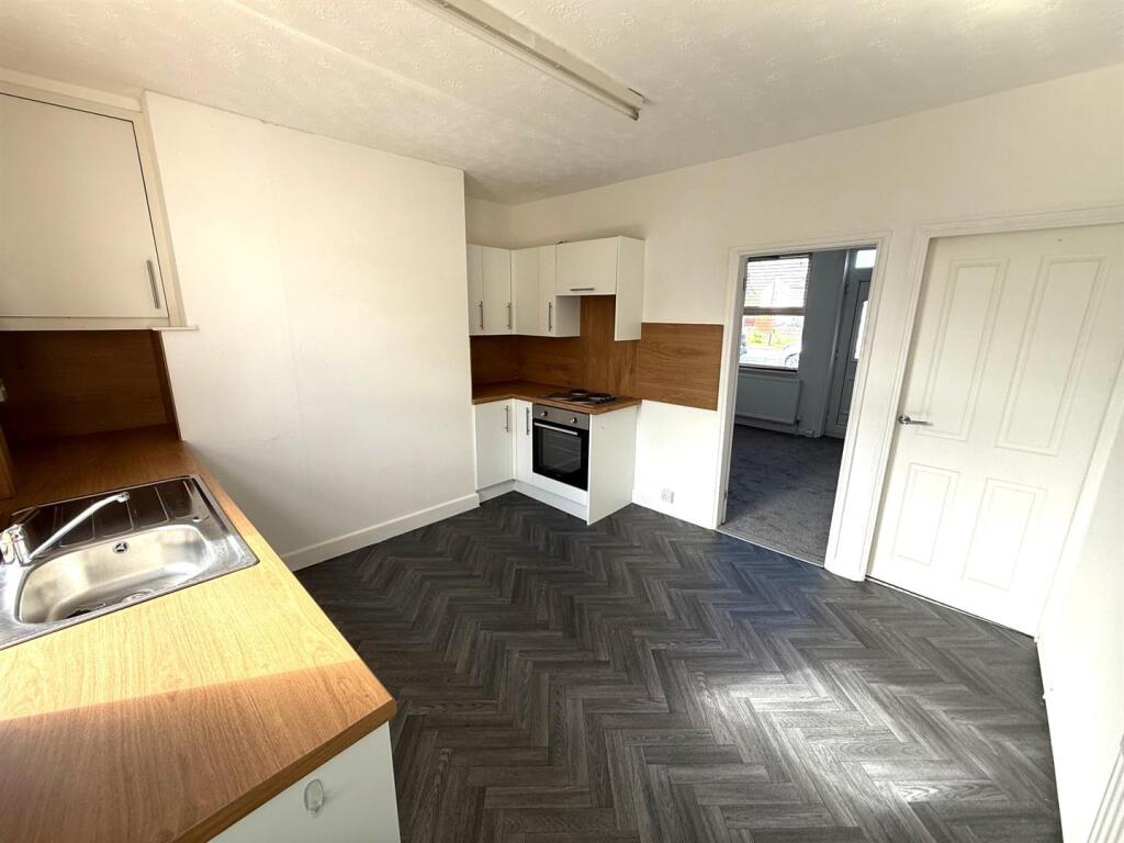 kitchen 2.jpg
