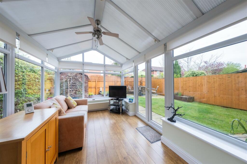 8 Cowmere Close-009.jpg