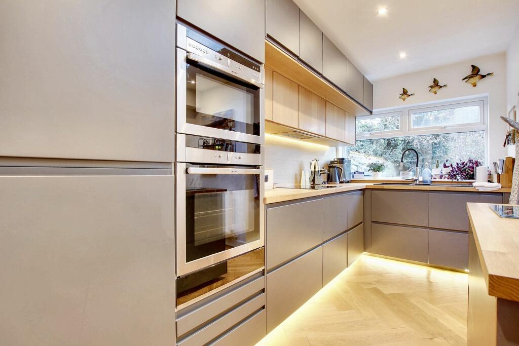 Open plan kitchen/diner snug area