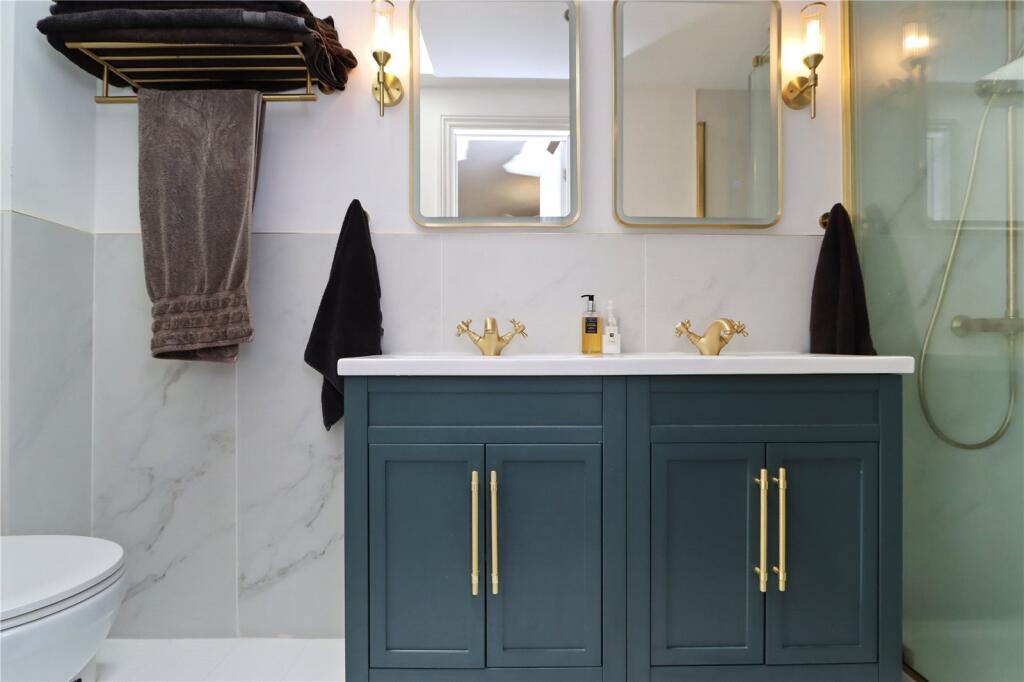 En Suite Pic 1