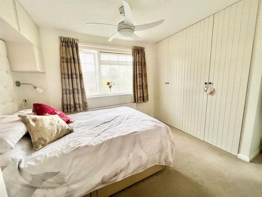bed1.jpg