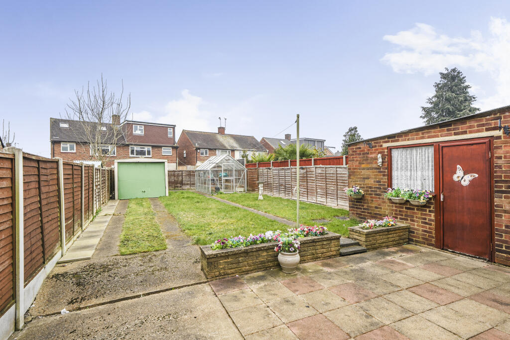 40 Bear Road, Hanworth Village, Feltham, TW13 6RA