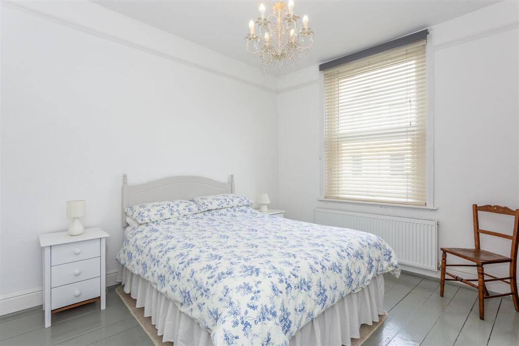 Bedroom One1.jpg