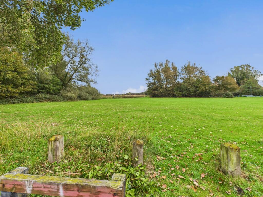 CAM02386G0-PR0146-STILL042