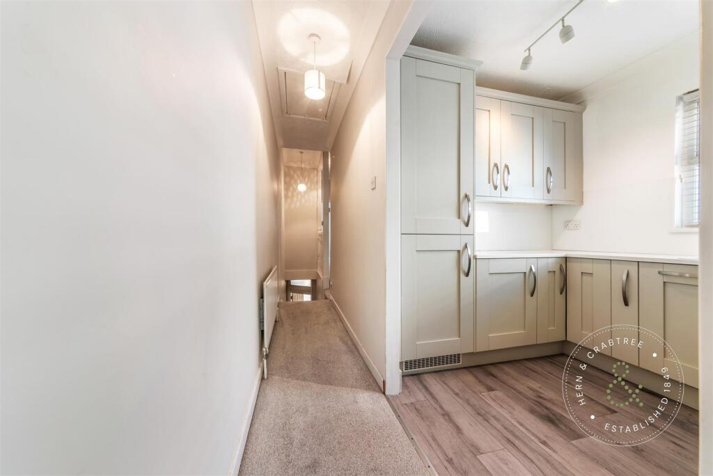 Dogo-Street-First-Floor-Flat-05.jpg