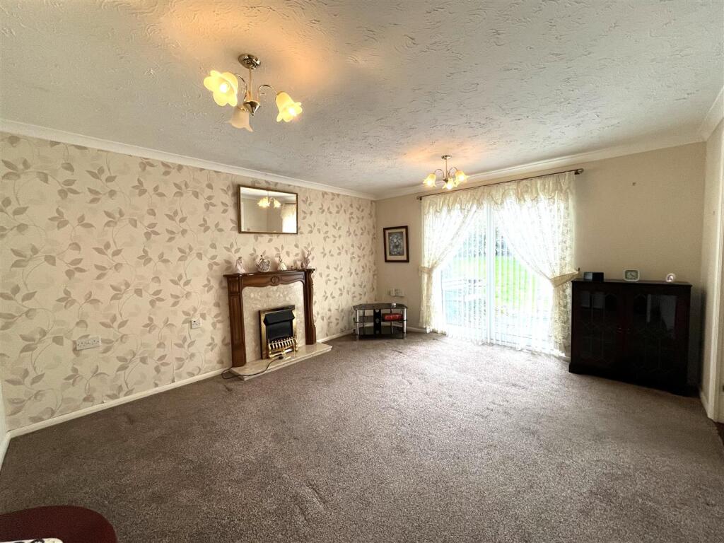 8 the laurels lounge 3.jpeg