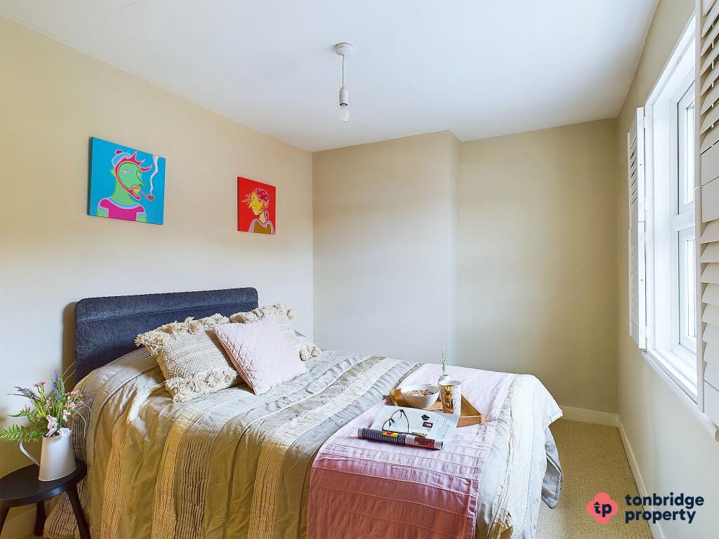 Giraffe Branded Main Bedroom 001