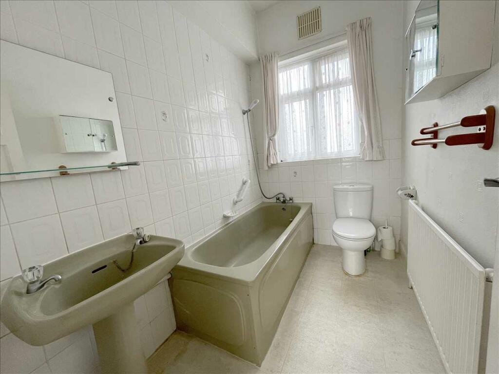 BATHROOM/WC