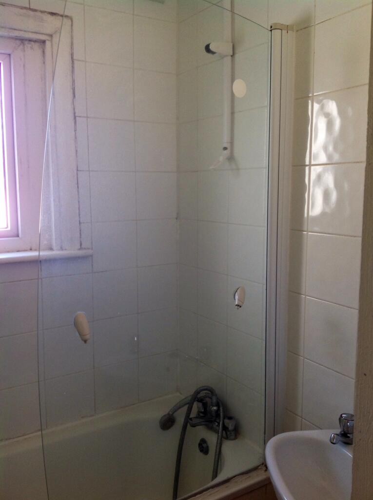 80 Bernard Road Shower