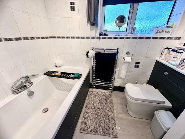 bathroom 2.jpg