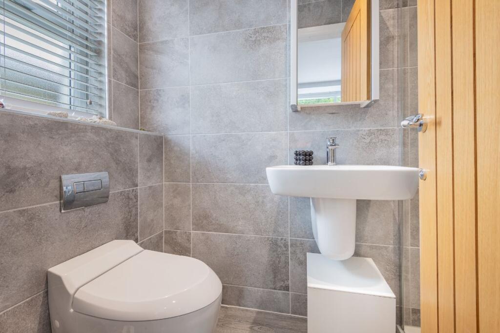 Bedroom Two en-suite 