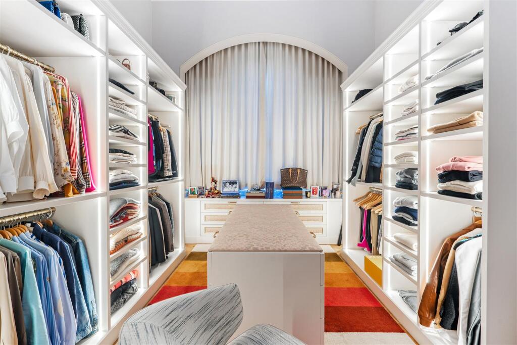 81912 Round Hill-83.jpg