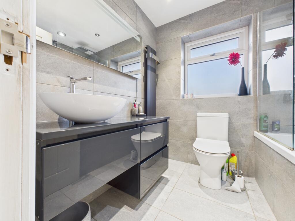 CAM03729G0-PR0181-STILL005