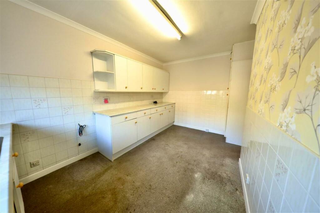 11 The wolds - Kitchen 2.jpg