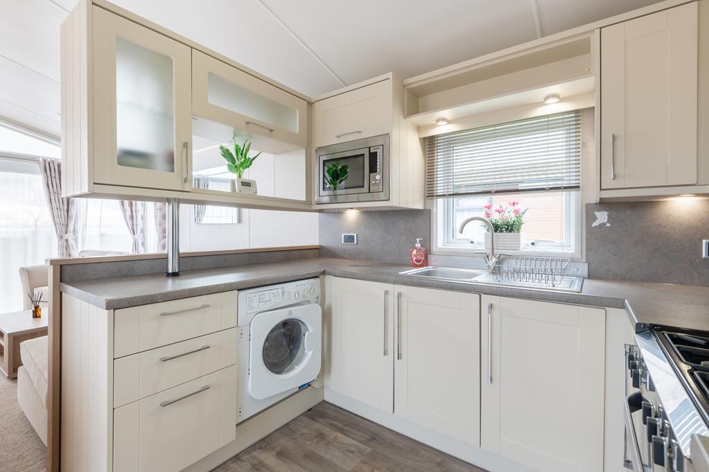 KITCHEN AGAIN