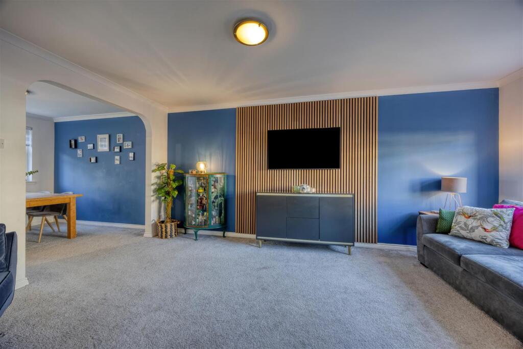 25_MATHIESON_CRESCENT_STEPPS_007.JPEG