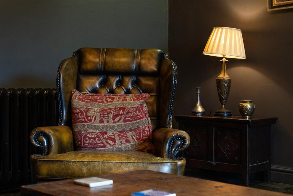Living Room-7.jpg