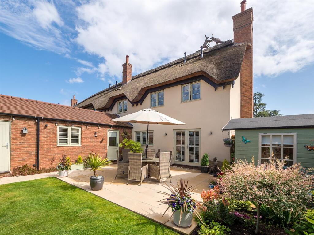 10 Shottery Green-33.jpg