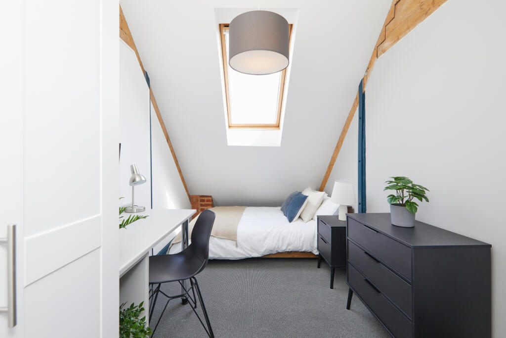 Shoe &amp; Boot Factory, Flat 20 Bedroom 11