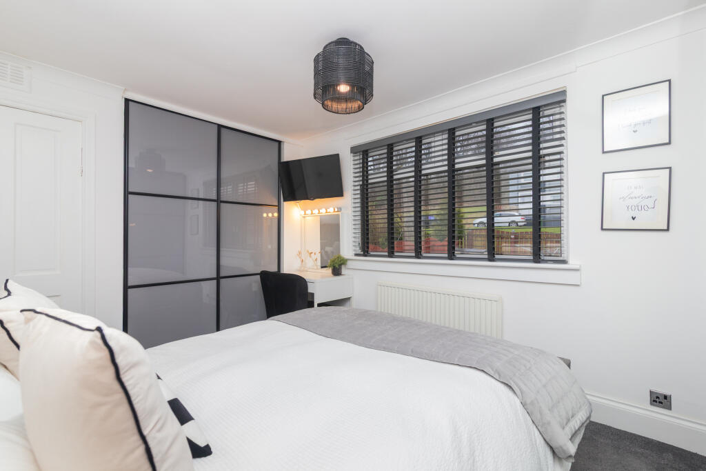 35 foxbar drive Paisley L-11