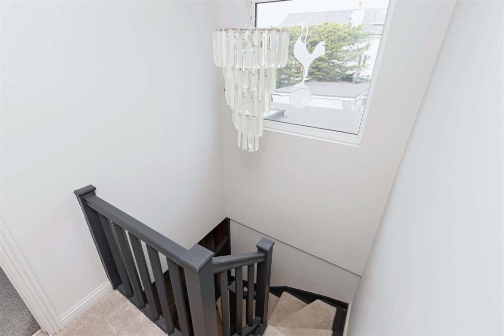 Chesswood Road_17.jpg