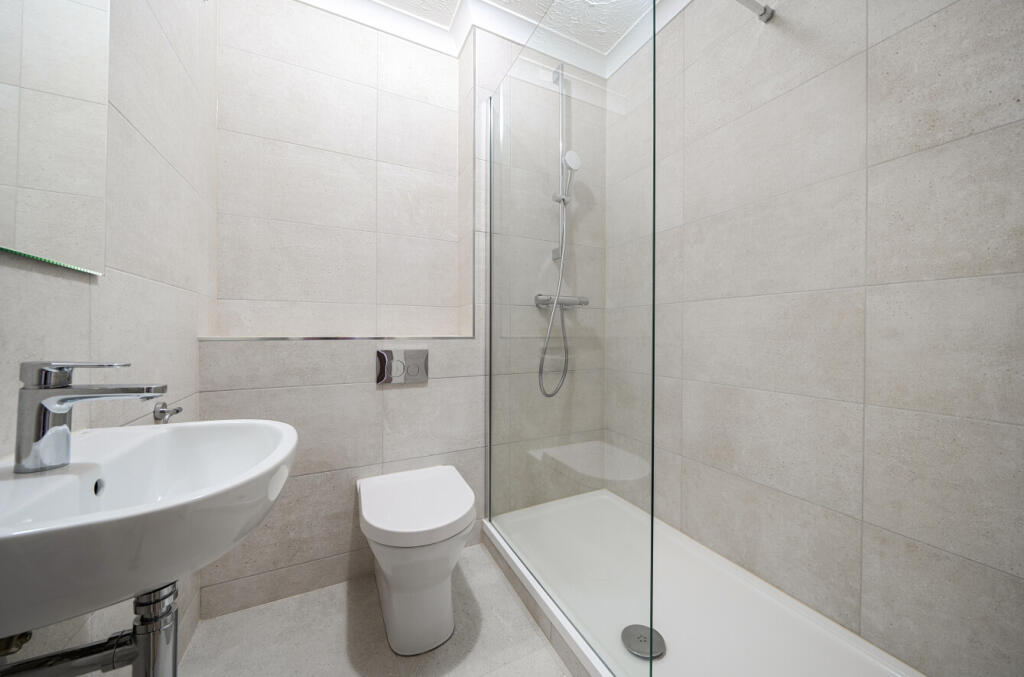 1396176-18-695d22...