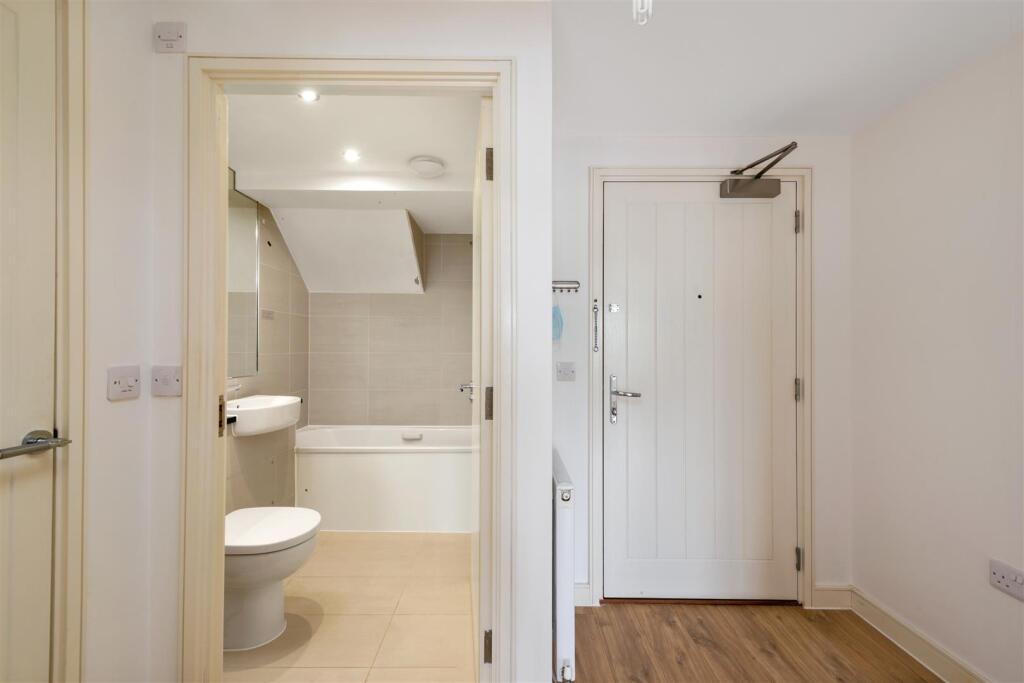Flat 2 Applewood House_07.jpg