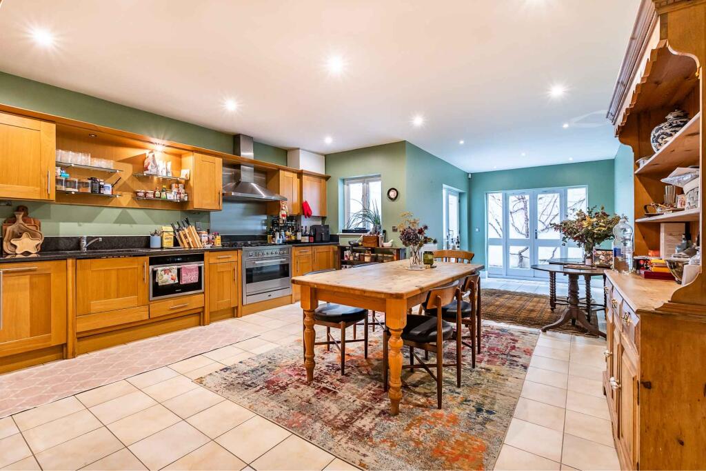 Family Kitchen / Reception Room