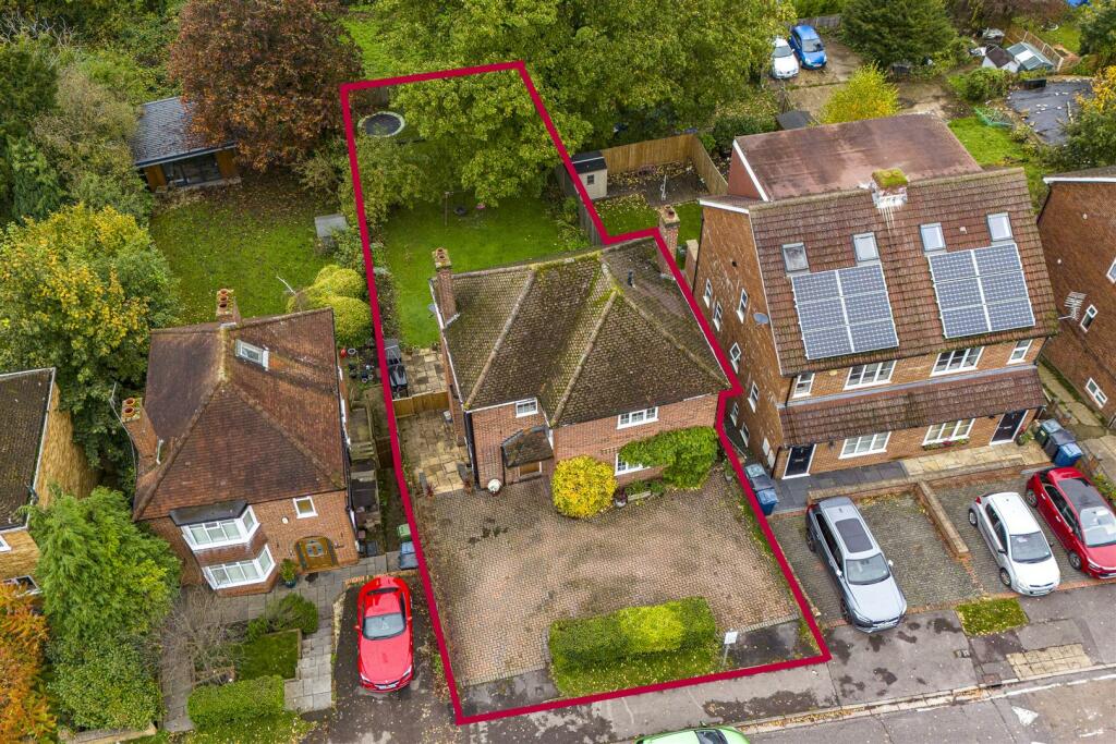 33 Hampden Road, HP13 6SZ-3.jpg