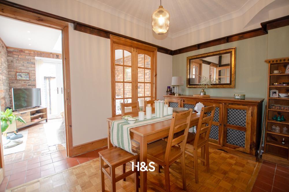 10 Hamlet Road - dining.jpg