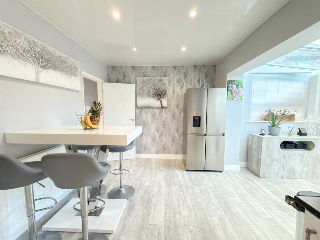 Breakfasting Kitchen