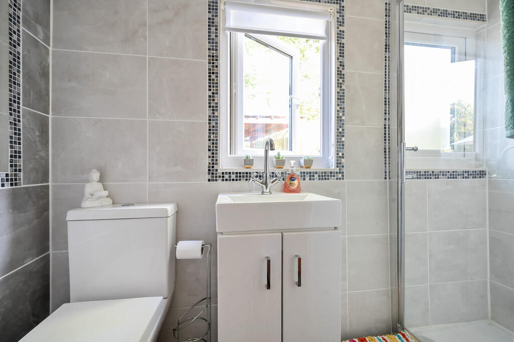 Shower Room in th...