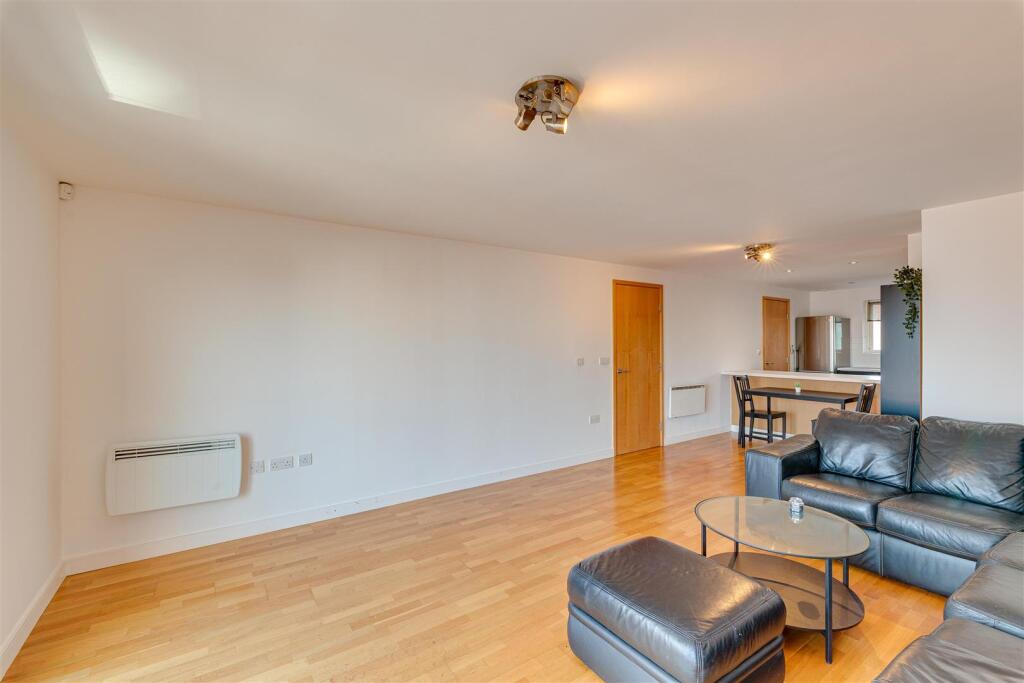 87 Hudson Gardens_24.jpg