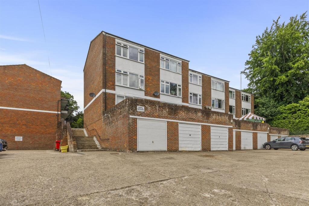 Flat 4 Temple Orchard, Amersham Hill, HP13 6PH-14.