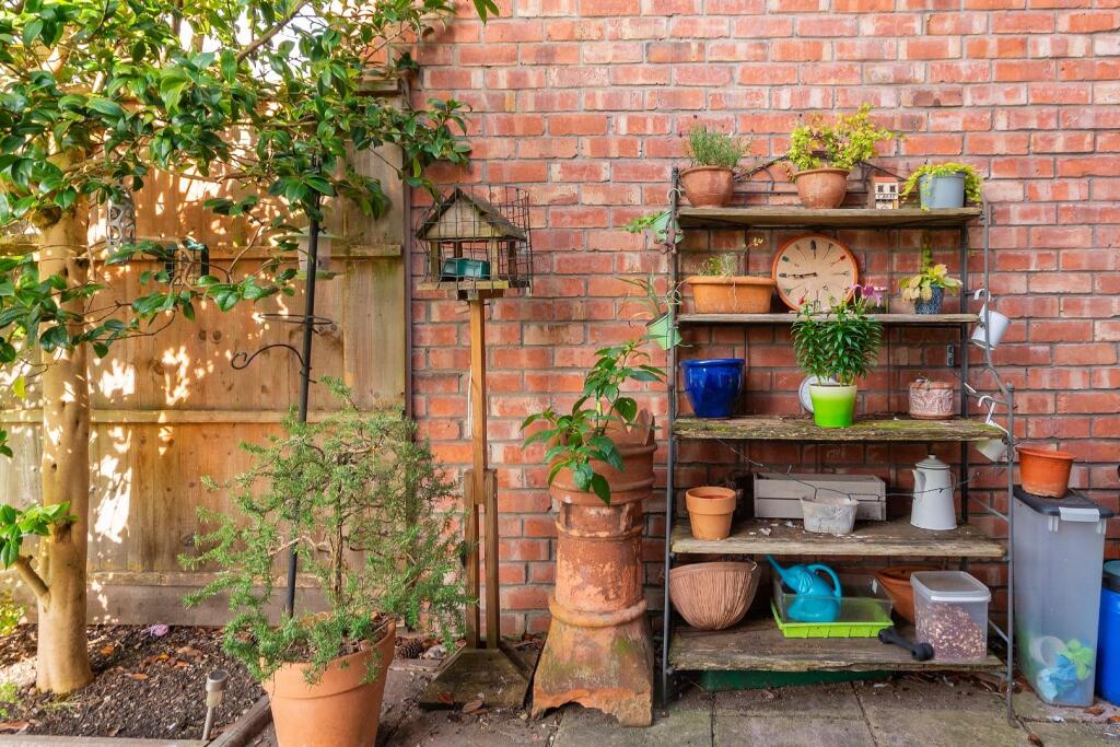 0B7RAN - External J.jpg