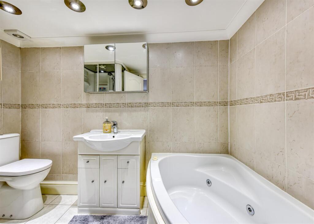 The Old Coach House-bed1 ensuite.jpg