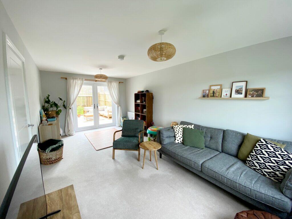 LOUNGE / DINING