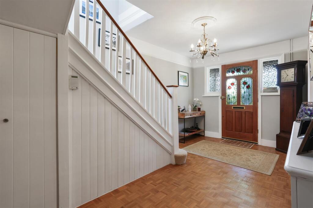 630631790 - 195 Woodcote Road, SM6 19.jpg