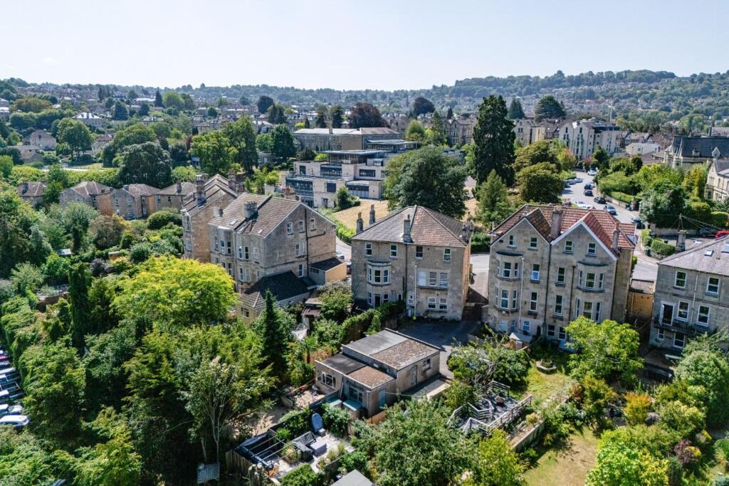 Flat 4 78 Lower Oldfield Park BA2 3HP-23.jpg