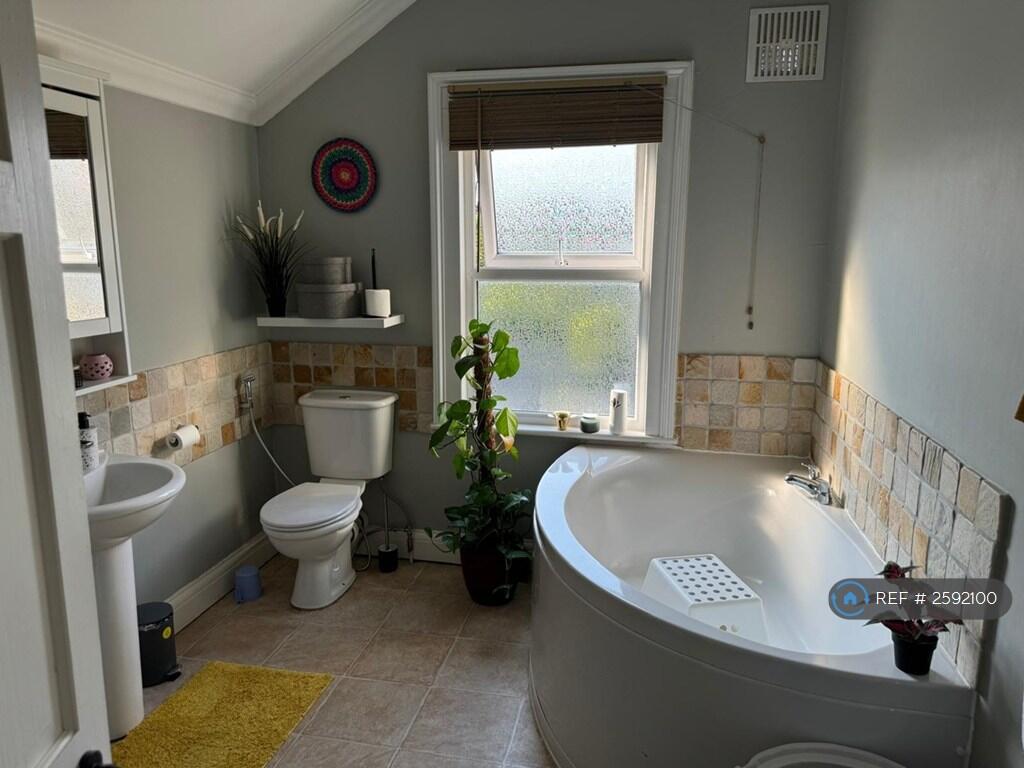 Large Bathroom 