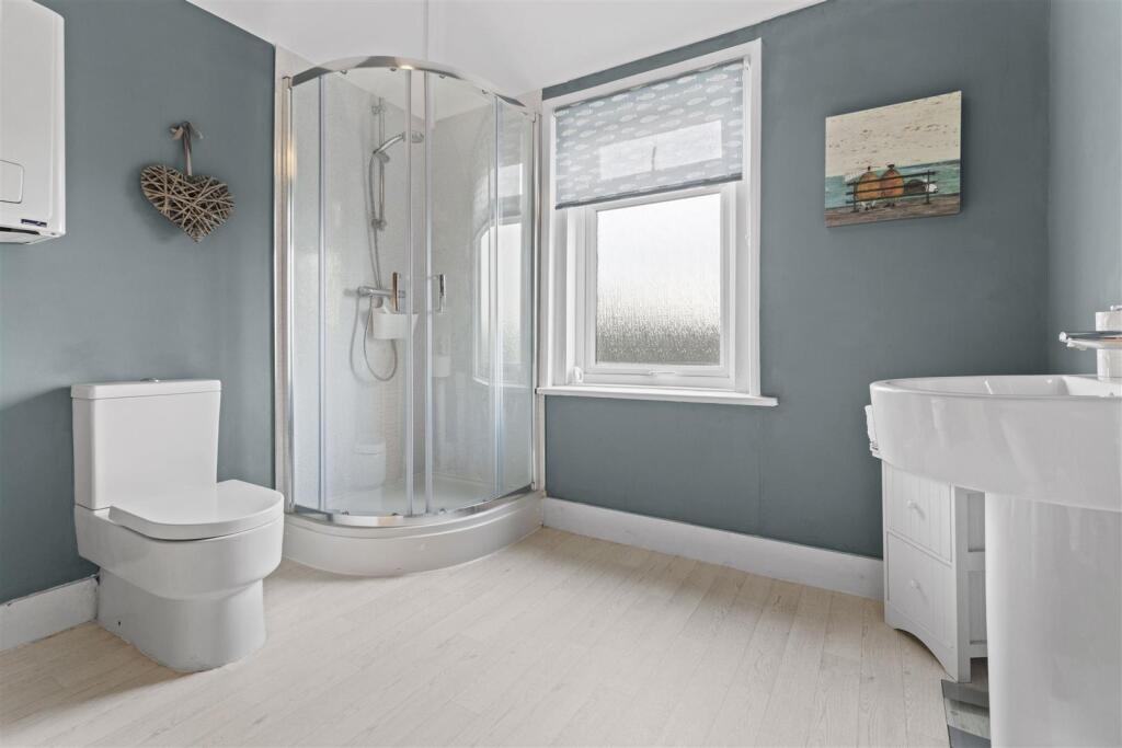 En-Suite to Bedroom 1