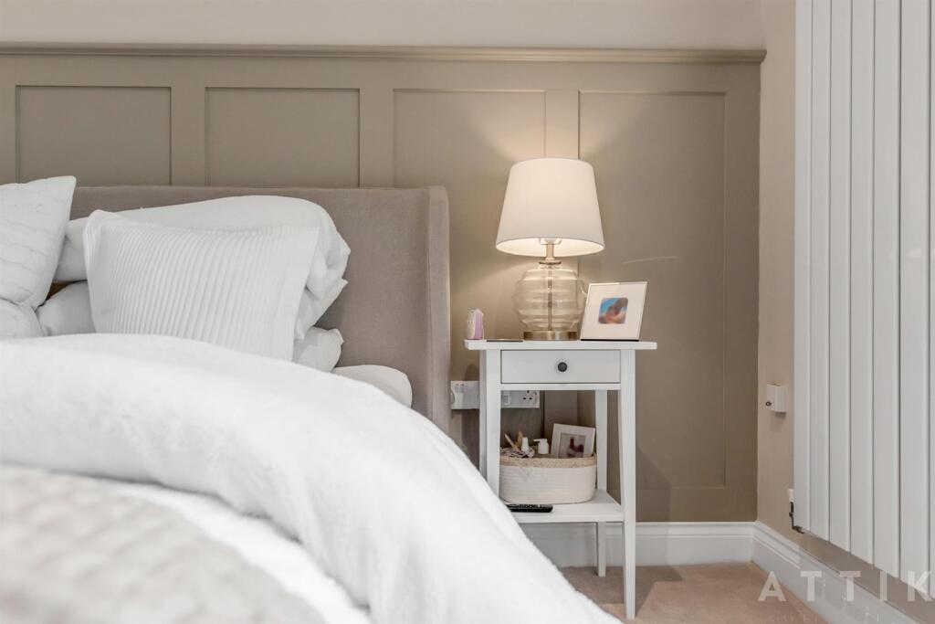 4 Golden Orfe Close Mulbarton NR14 8FH (4).jpg