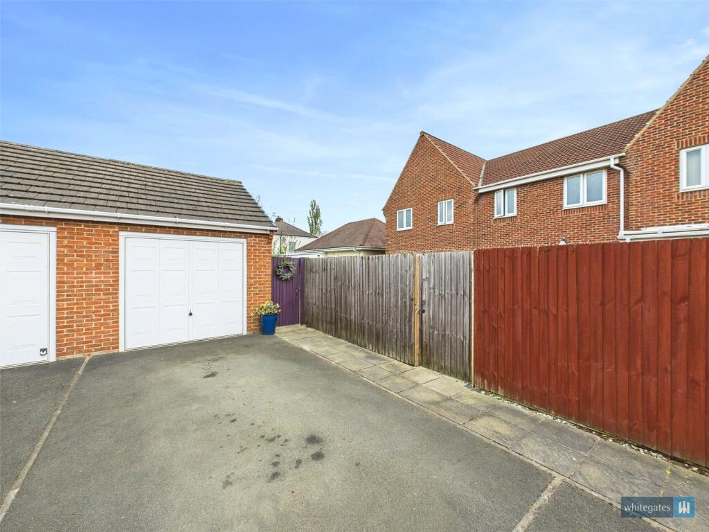 Driveway/Garage