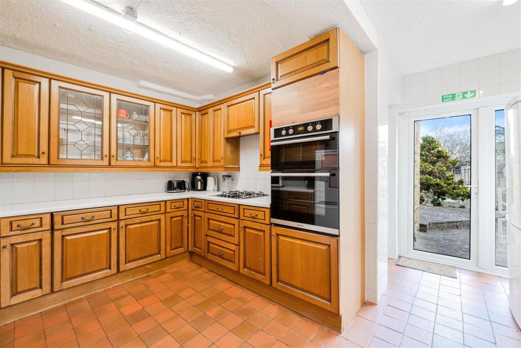 LOWER COURT ROAD (11).jpg