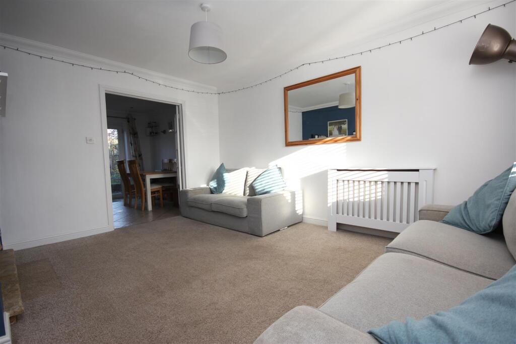 lounge 3.JPG