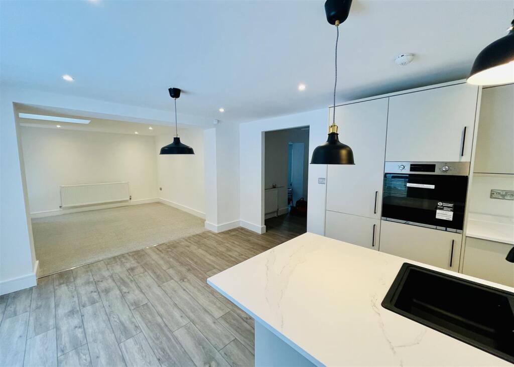 LIVING KITCHEN