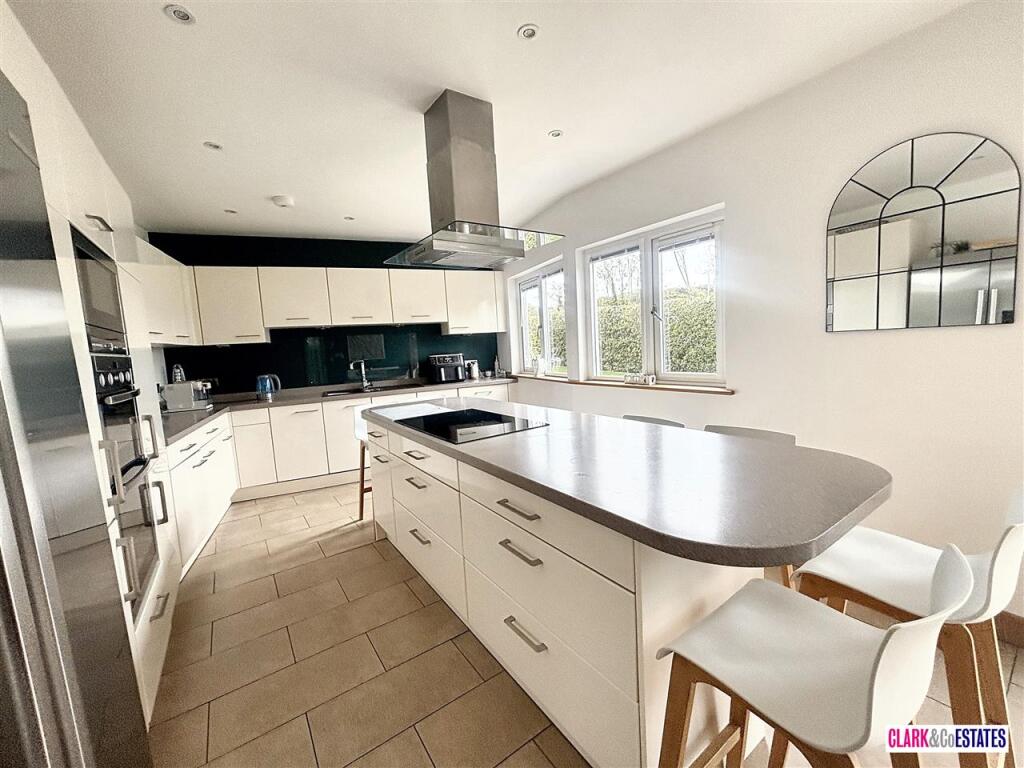 Kitchen diner