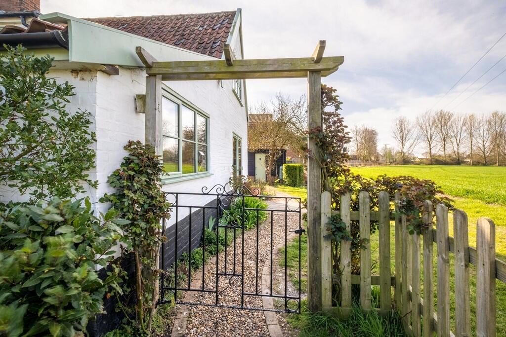 1440px-Halfboys-4...