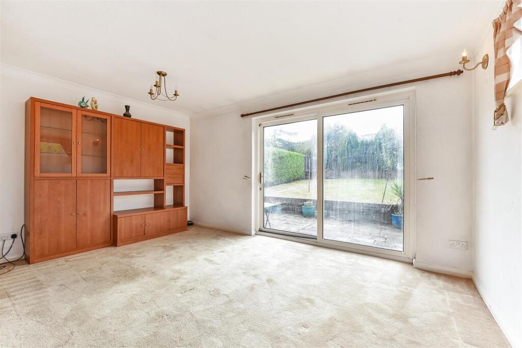 Lounge to Garden.jpg