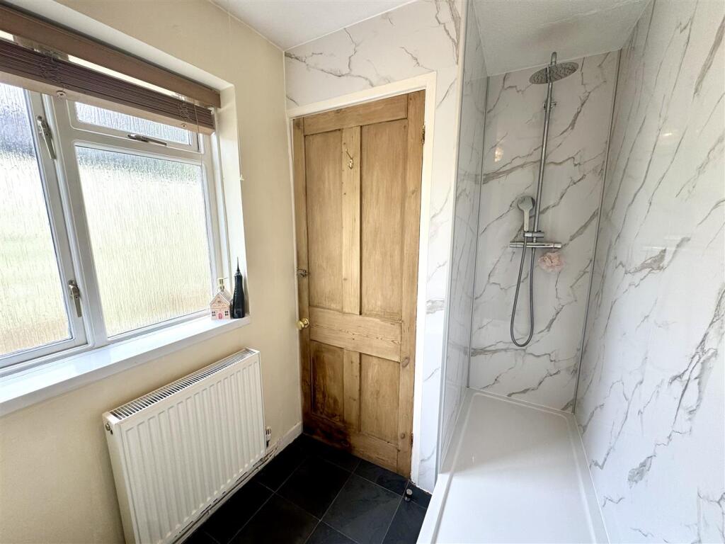 SHOWER ROOM